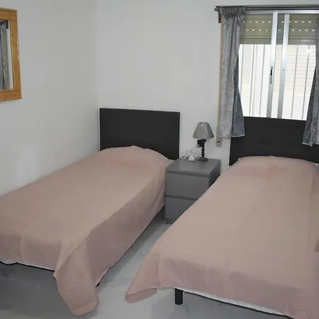 Torri - 3 Mins Walk To Beach Apartment *