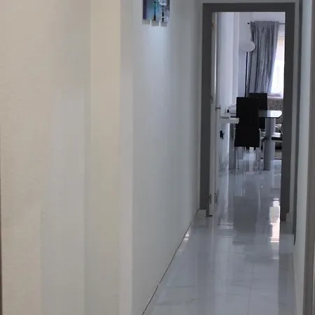 Torri - 3 Mins Walk To Beach Apartment *