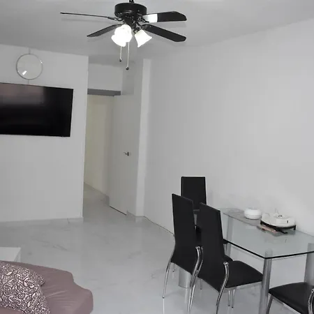 Apartment Torri - 3 Mins Walk To Beach Torrevieja