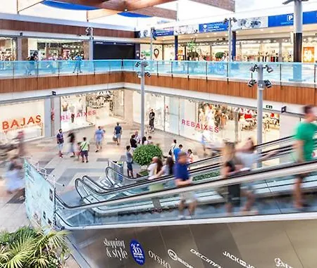 Torri - 3 Mins Walk To