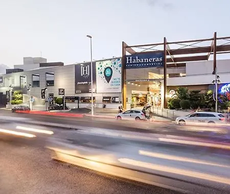 Torri - 3 Mins Walk To Apartment