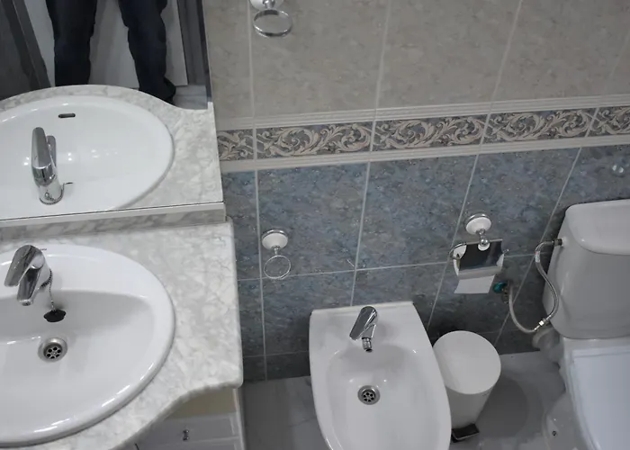 Torri - 3 Mins Walk To *